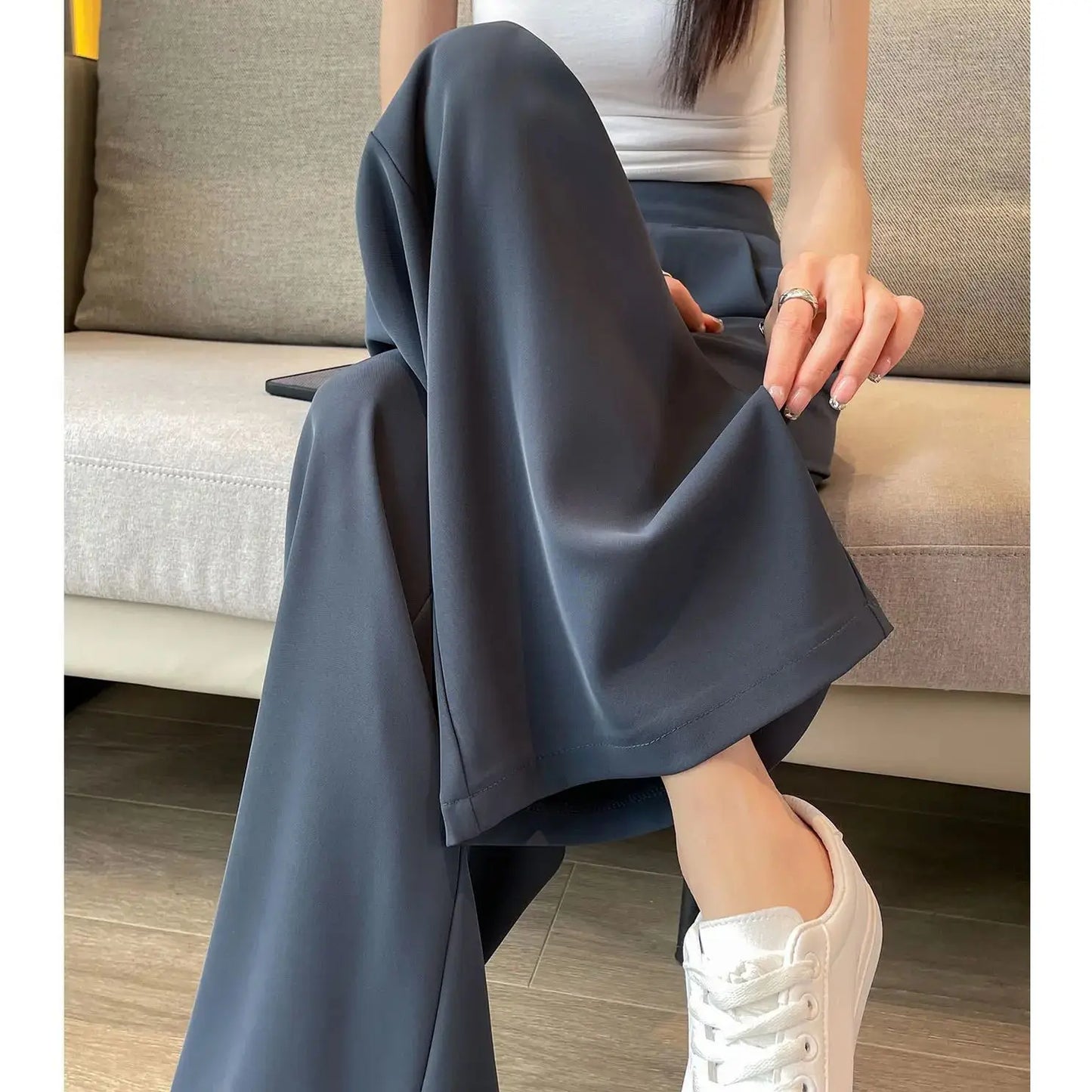 High-Waist Black Wide-Leg Pants for Women – Elegant Straight-Leg Loose Suit Trousers with Pendant Detail