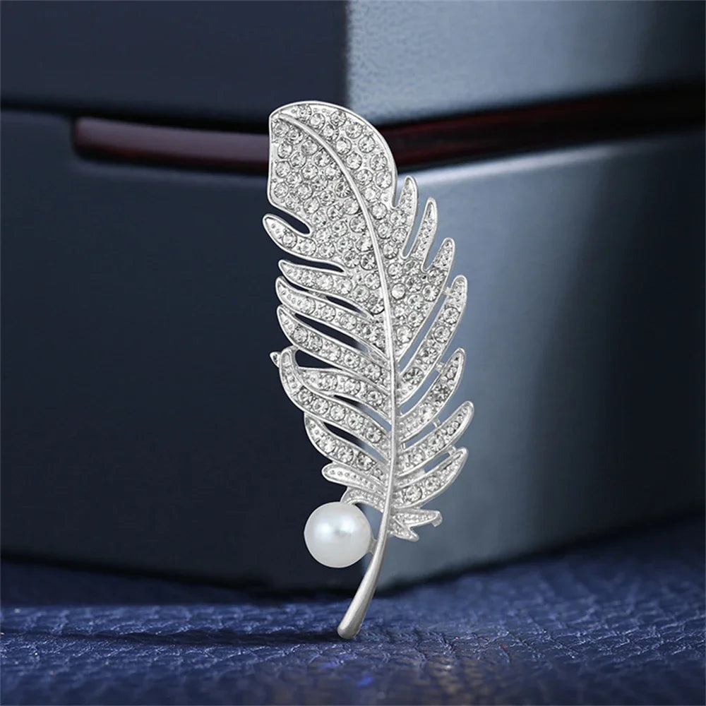 Luxury Crystal Peacock Feather Brooch – Elegant Pearl Rhinestone Lapel Pin for Women & Men, Office or Party Jewelry Gift