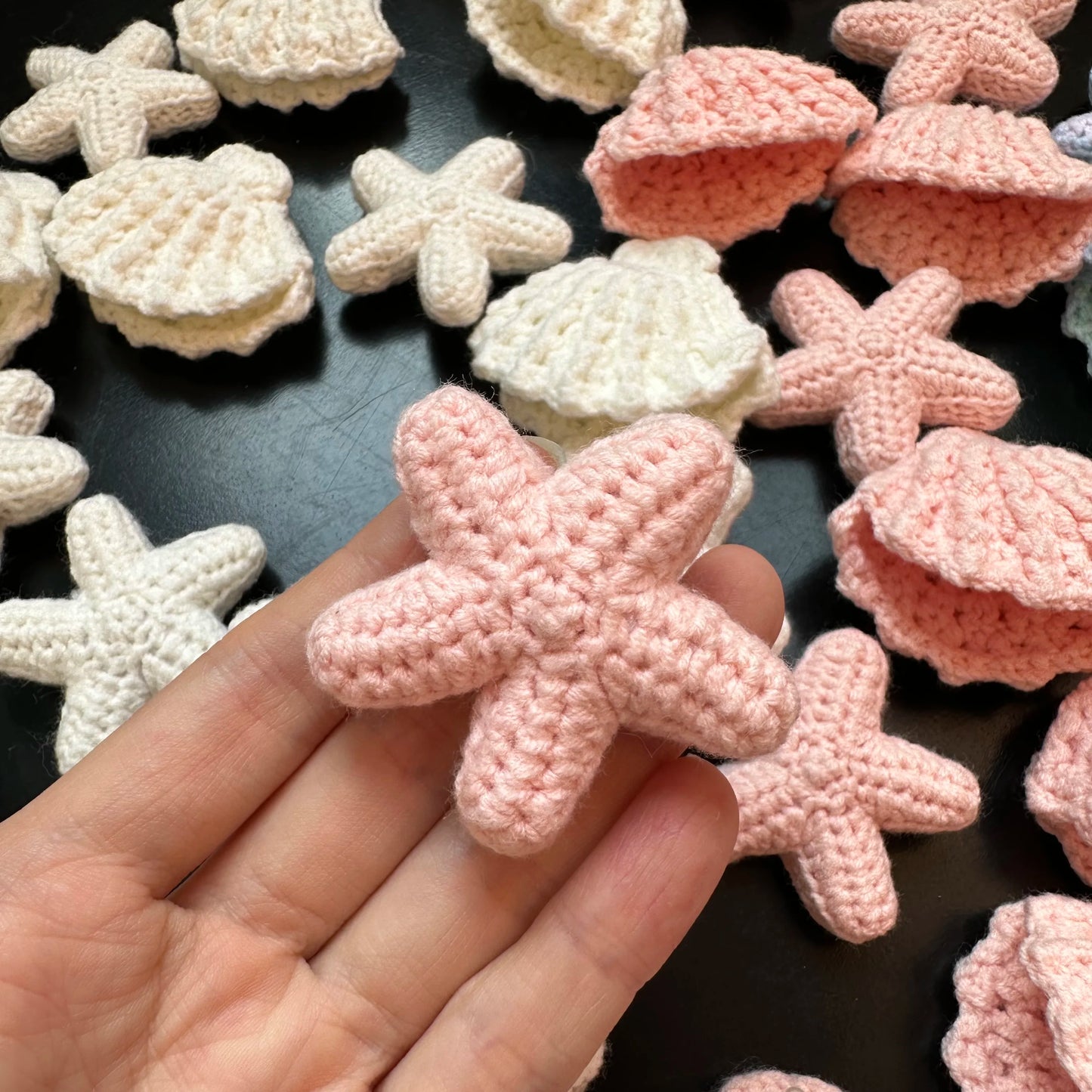 Handmade Ocean Pearl Seashell Keychain – Starfish Charm Pendant Gift for Women & Besties