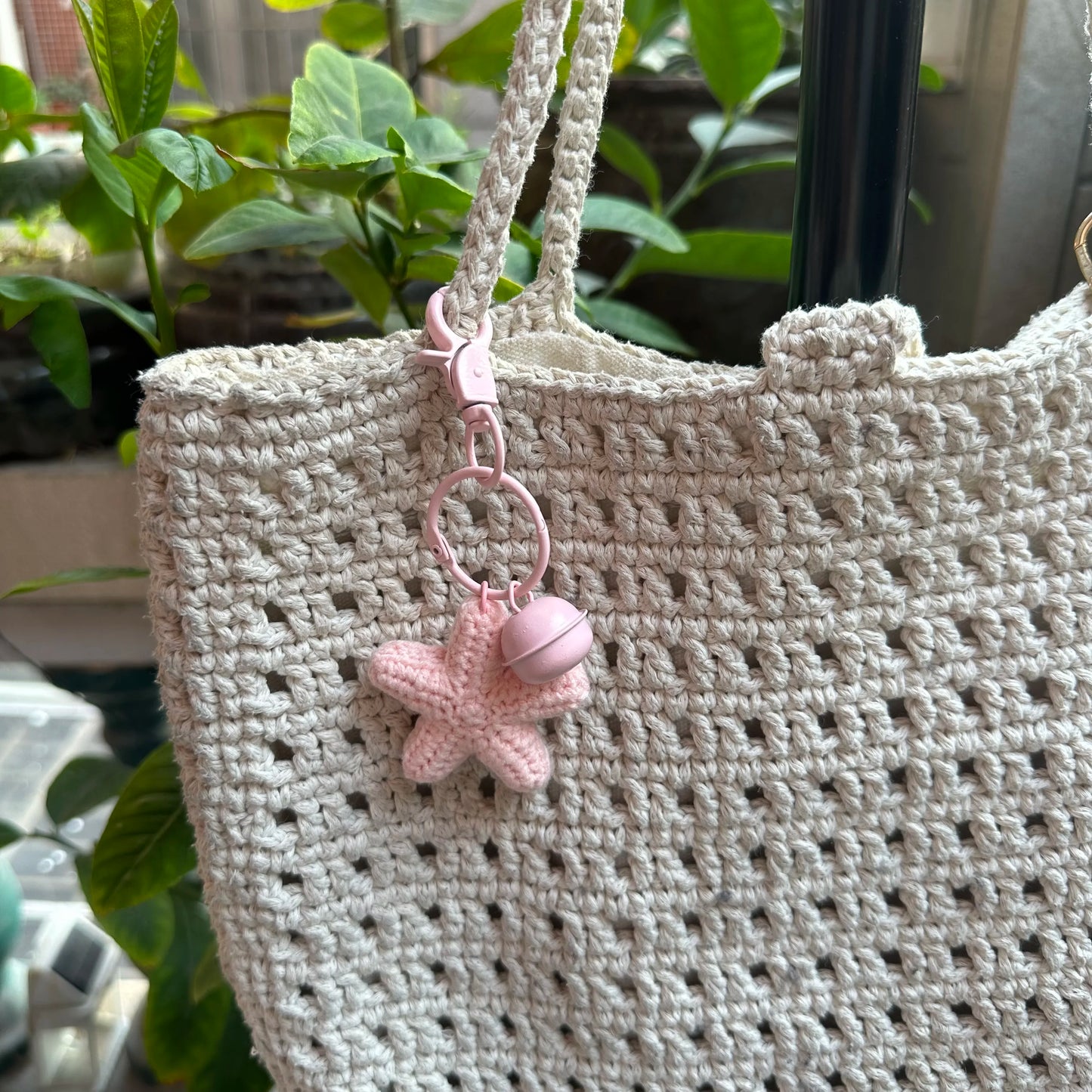 Handmade Ocean Pearl Seashell Keychain – Starfish Charm Pendant Gift for Women & Besties