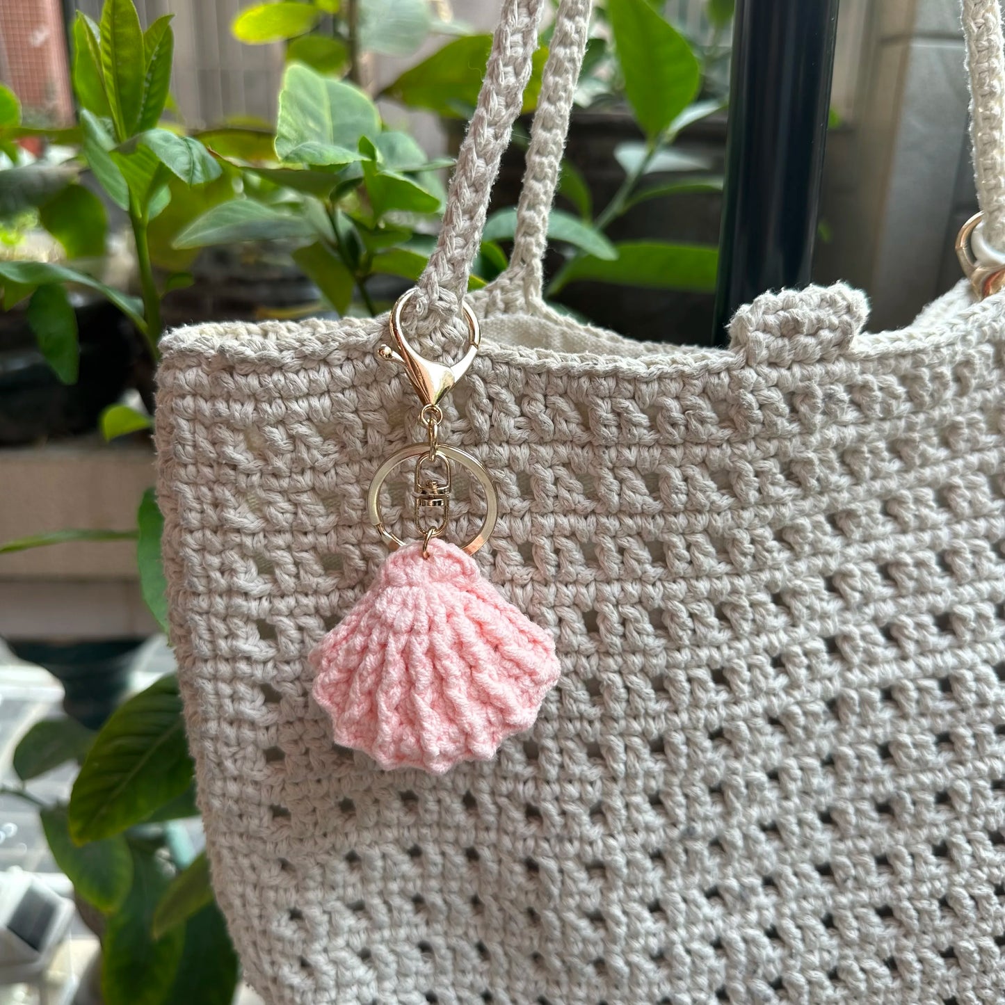 Handmade Ocean Pearl Seashell Keychain – Starfish Charm Pendant Gift for Women & Besties