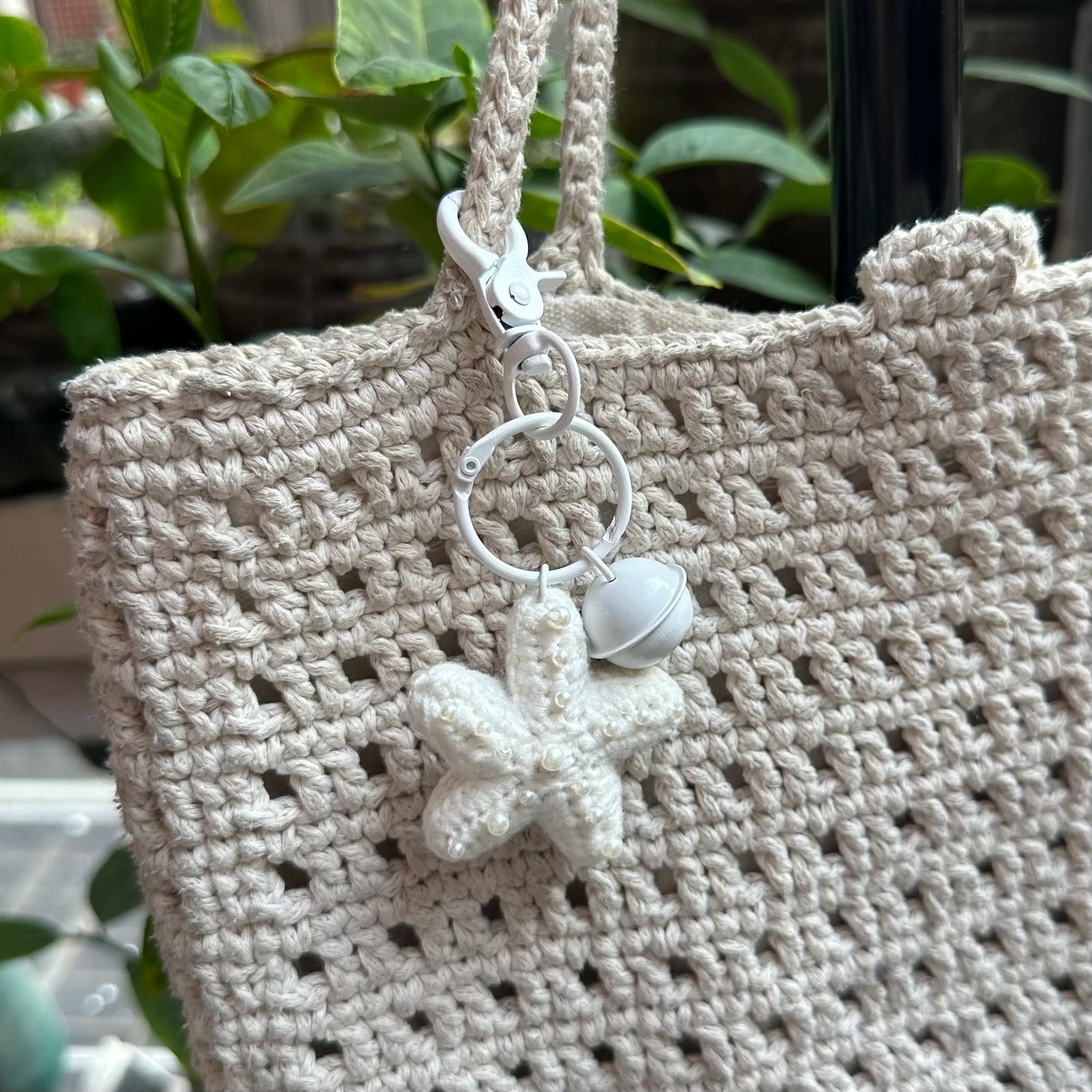 Handmade Ocean Pearl Seashell Keychain – Starfish Charm Pendant Gift for Women & Besties