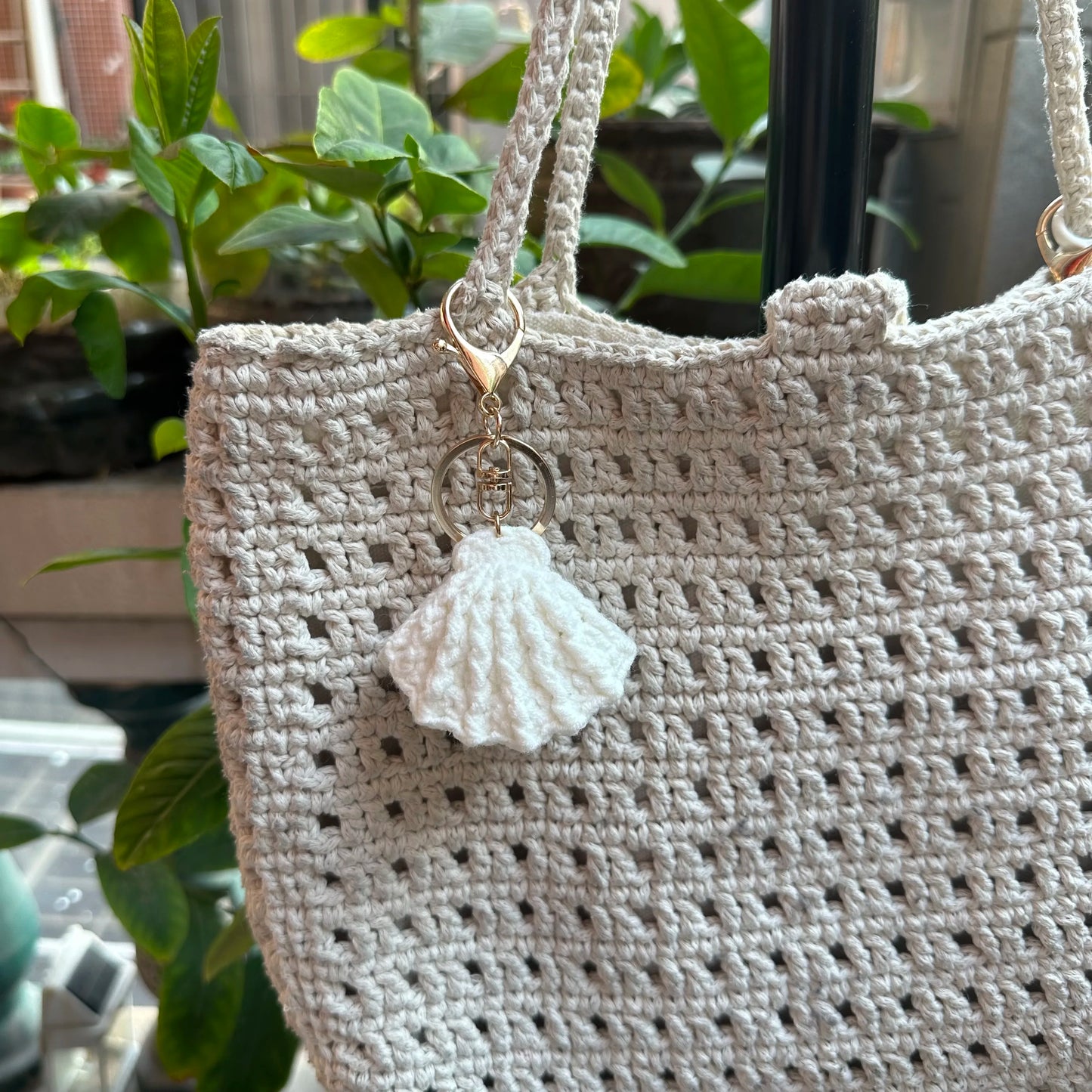 Handmade Ocean Pearl Seashell Keychain – Starfish Charm Pendant Gift for Women & Besties