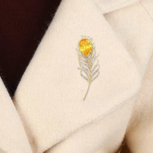 Luxury Crystal Peacock Feather Brooch โ Elegant Pearl Rhinestone Lapel Pin for Women & Men, Office or Party Jewelry Gift