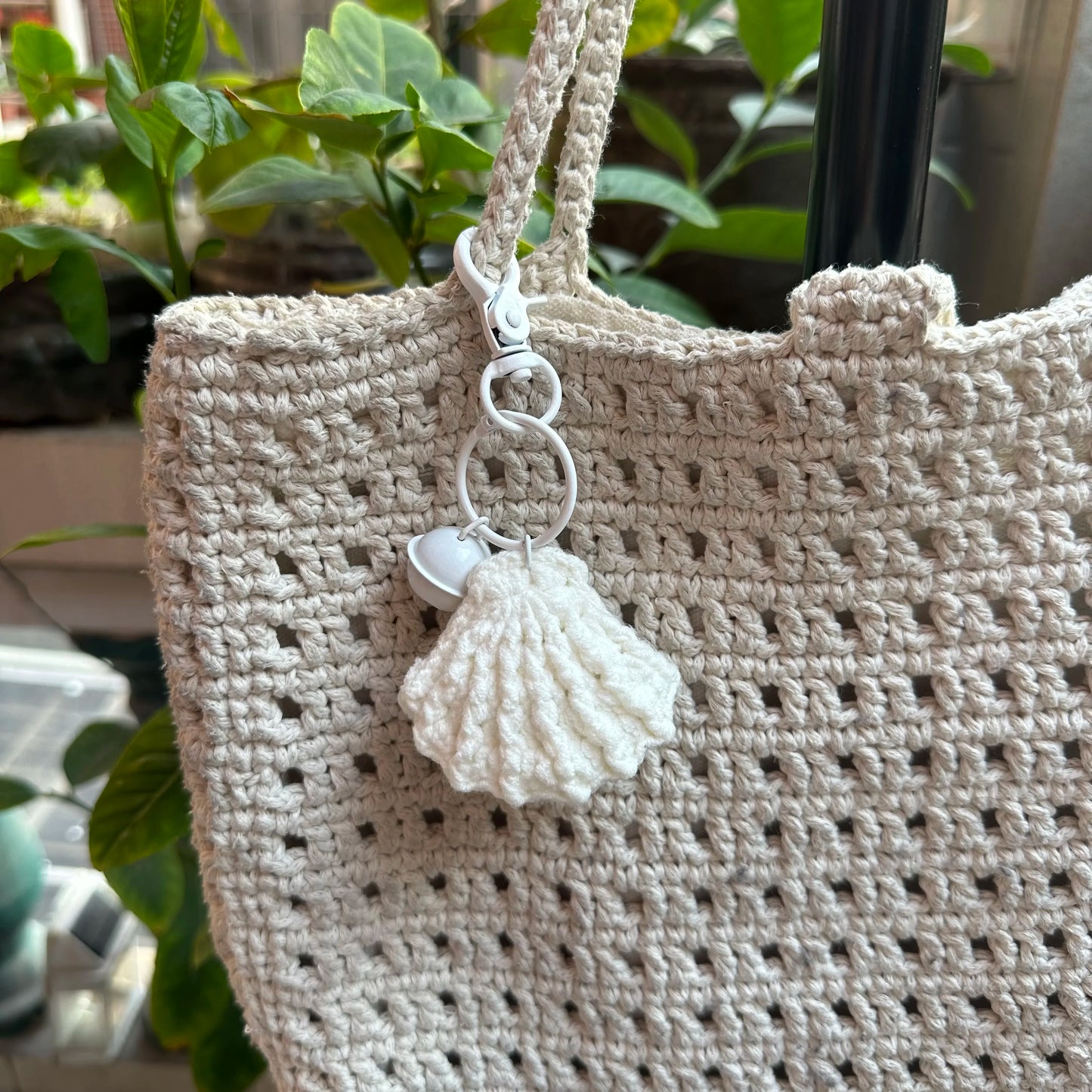 Handmade Ocean Pearl Seashell Keychain – Starfish Charm Pendant Gift for Women & Besties