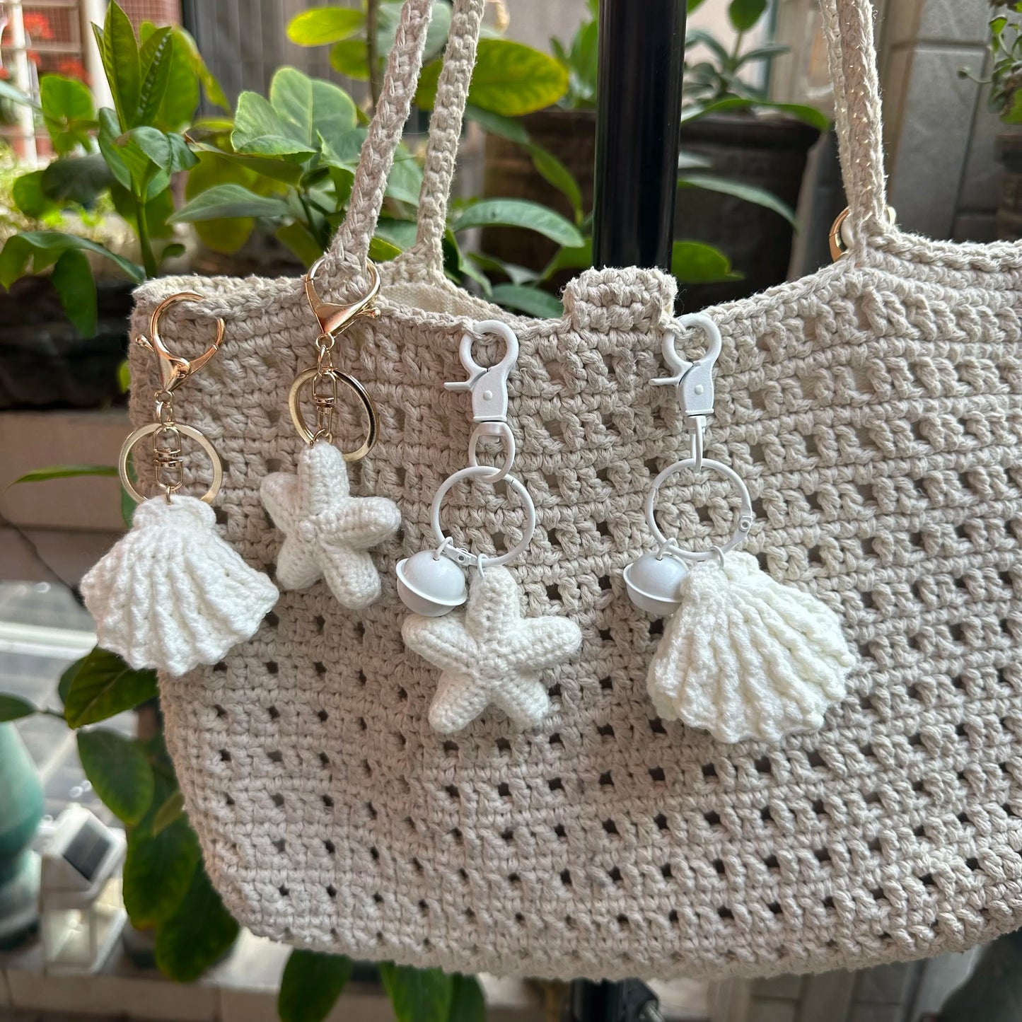 Handmade Ocean Pearl Seashell Keychain – Starfish Charm Pendant Gift for Women & Besties