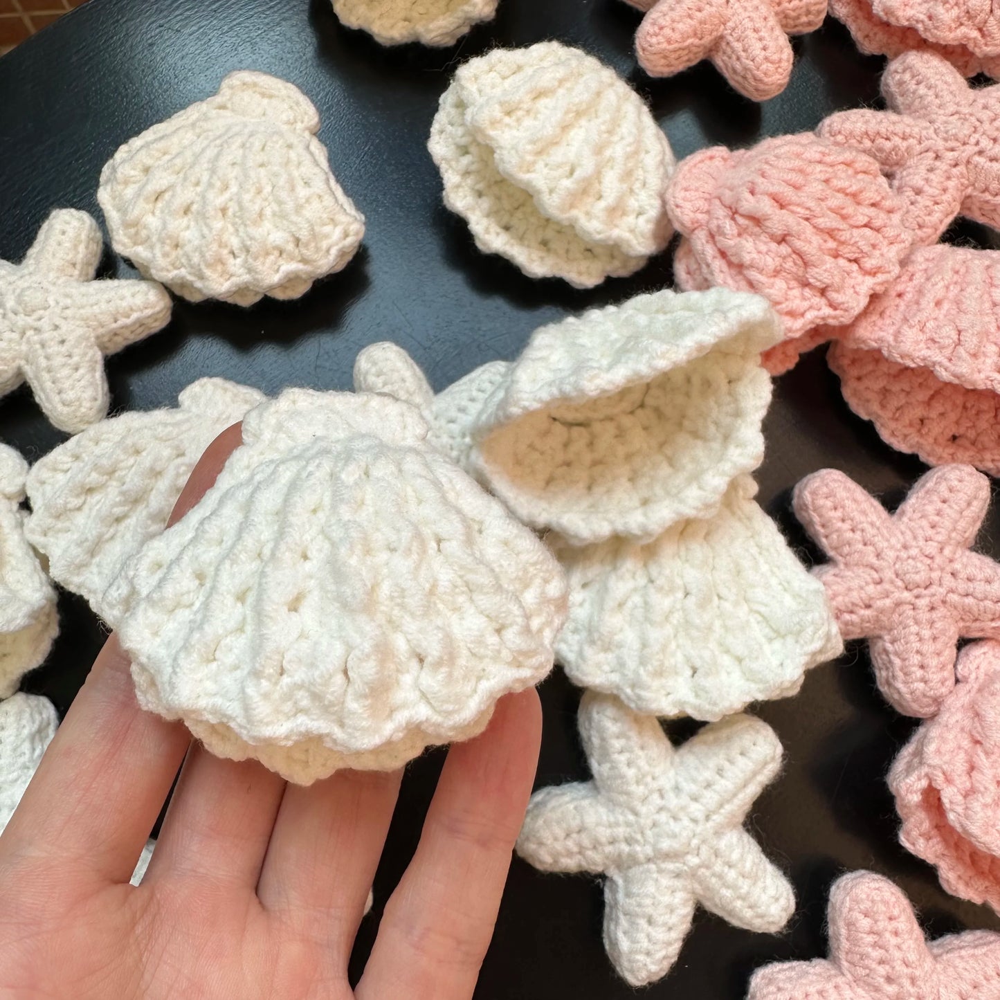 Handmade Ocean Pearl Seashell Keychain – Starfish Charm Pendant Gift for Women & Besties