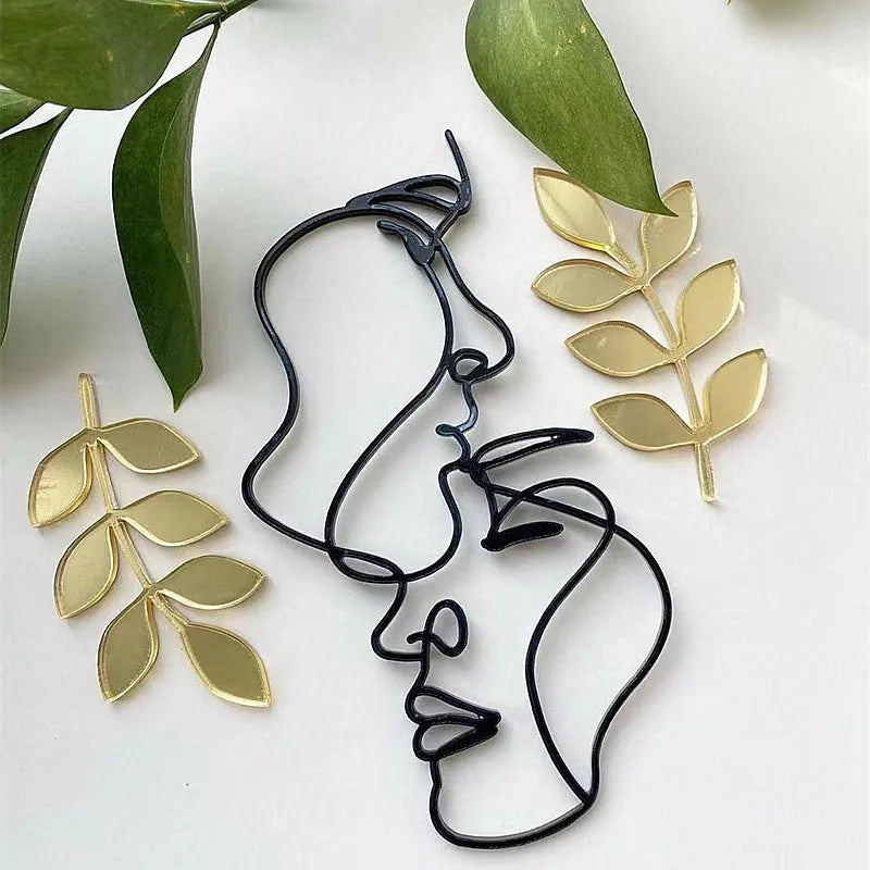 Abstract Minimalist Line Acrylic Gold Cake Topper – Character Art Decoration for Women’s Birthday Party