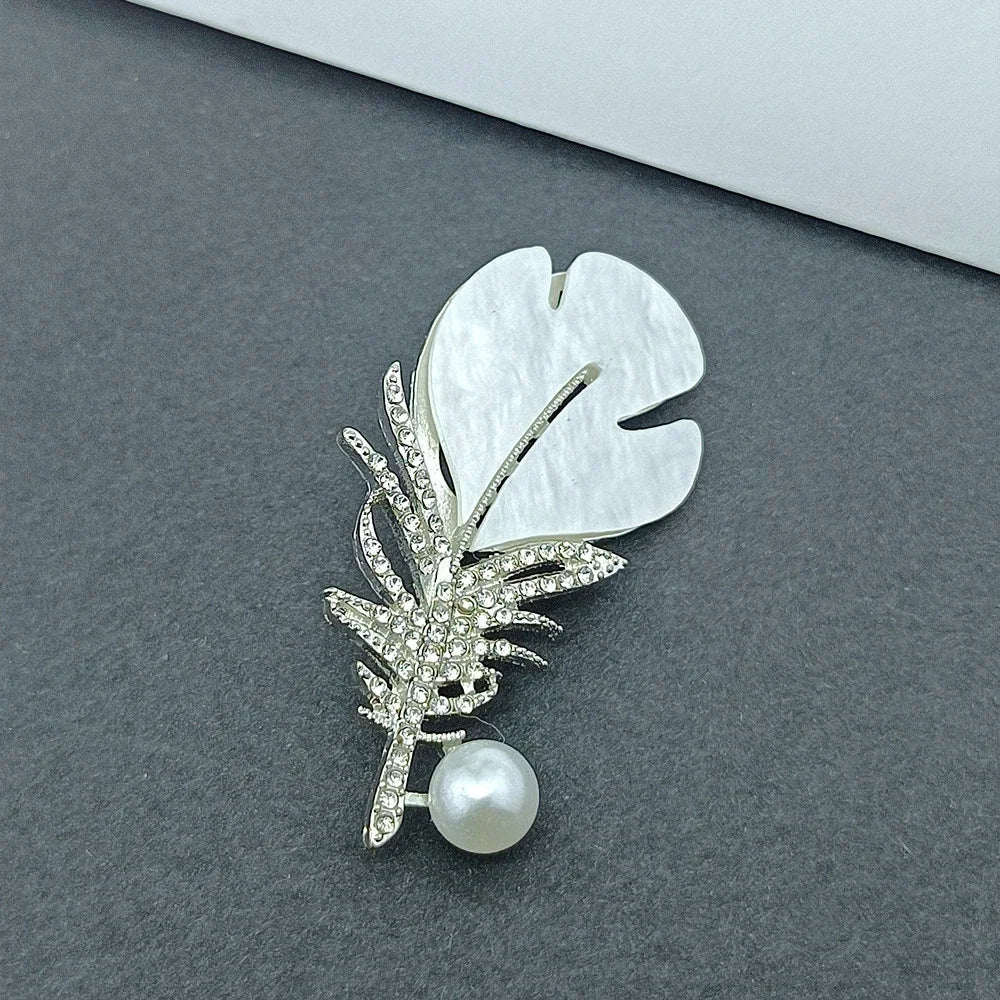Luxury Crystal Peacock Feather Brooch – Elegant Pearl Rhinestone Lapel Pin for Women & Men, Office or Party Jewelry Gift