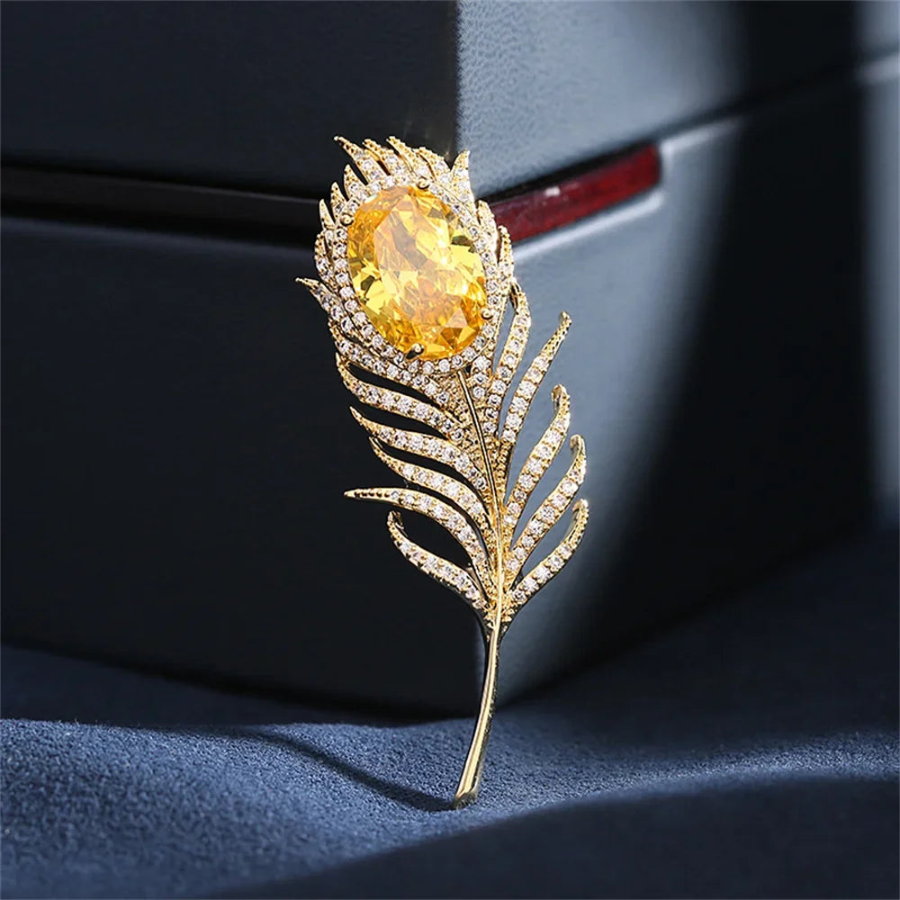 Luxury Crystal Peacock Feather Brooch – Elegant Pearl Rhinestone Lapel Pin for Women & Men, Office or Party Jewelry Gift