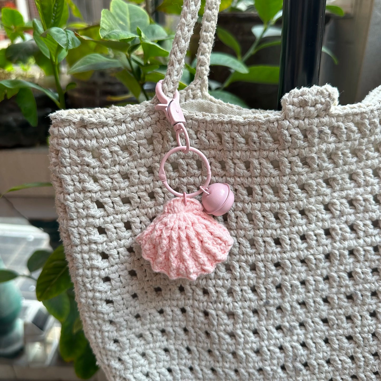 Handmade Ocean Pearl Seashell Keychain – Starfish Charm Pendant Gift for Women & Besties
