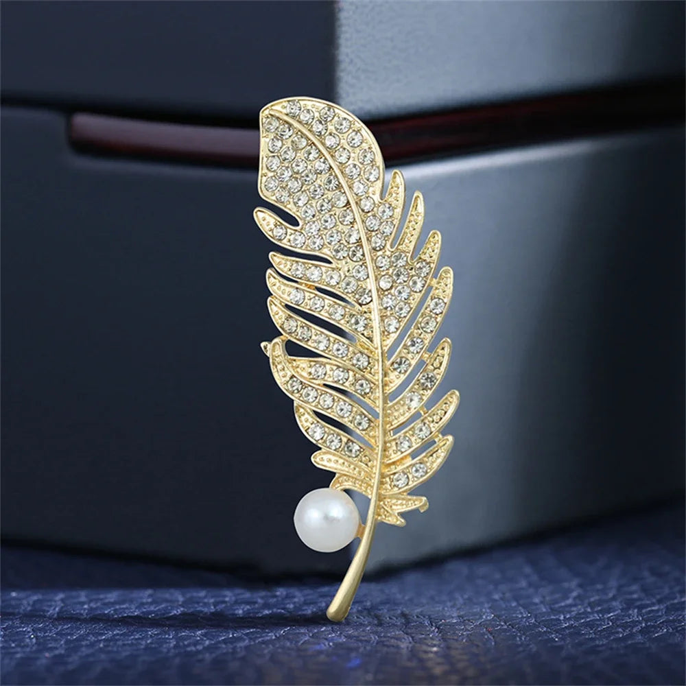 Luxury Crystal Peacock Feather Brooch – Elegant Pearl Rhinestone Lapel Pin for Women & Men, Office or Party Jewelry Gift