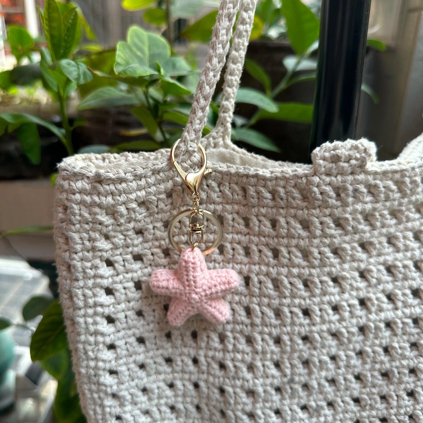 Handmade Ocean Pearl Seashell Keychain – Starfish Charm Pendant Gift for Women & Besties