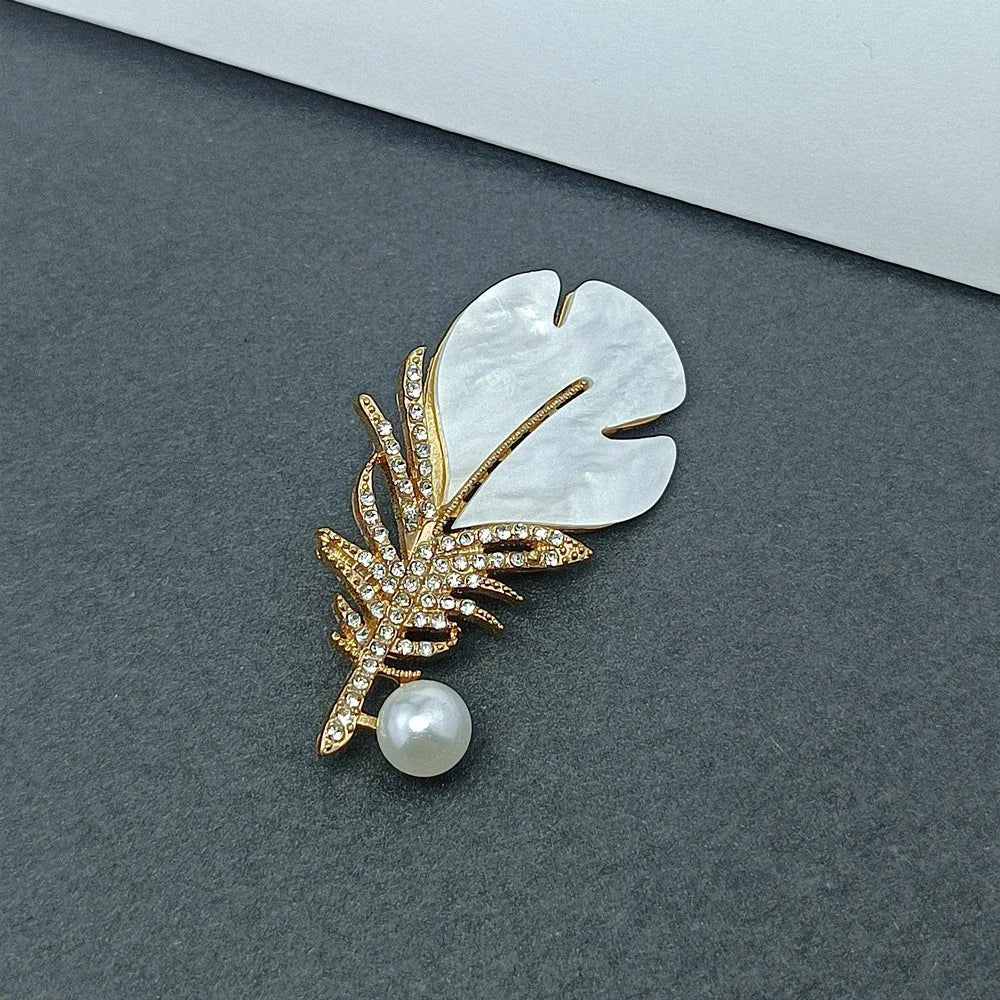 Luxury Crystal Peacock Feather Brooch – Elegant Pearl Rhinestone Lapel Pin for Women & Men, Office or Party Jewelry Gift