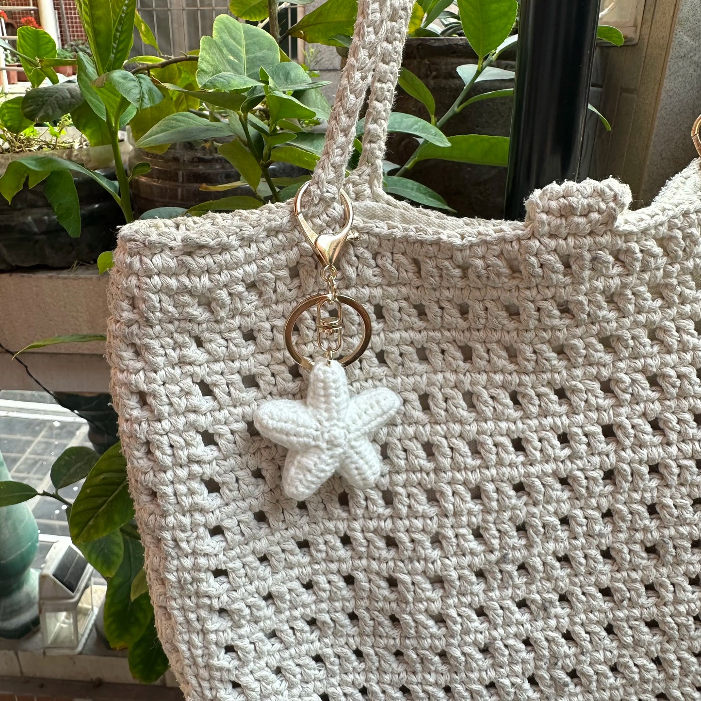 Handmade Ocean Pearl Seashell Keychain – Starfish Charm Pendant Gift for Women & Besties