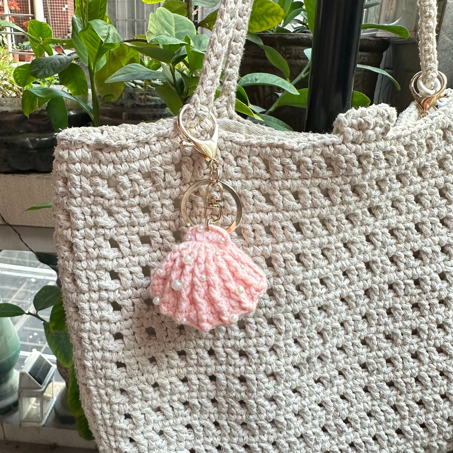 Handmade Ocean Pearl Seashell Keychain – Starfish Charm Pendant Gift for Women & Besties