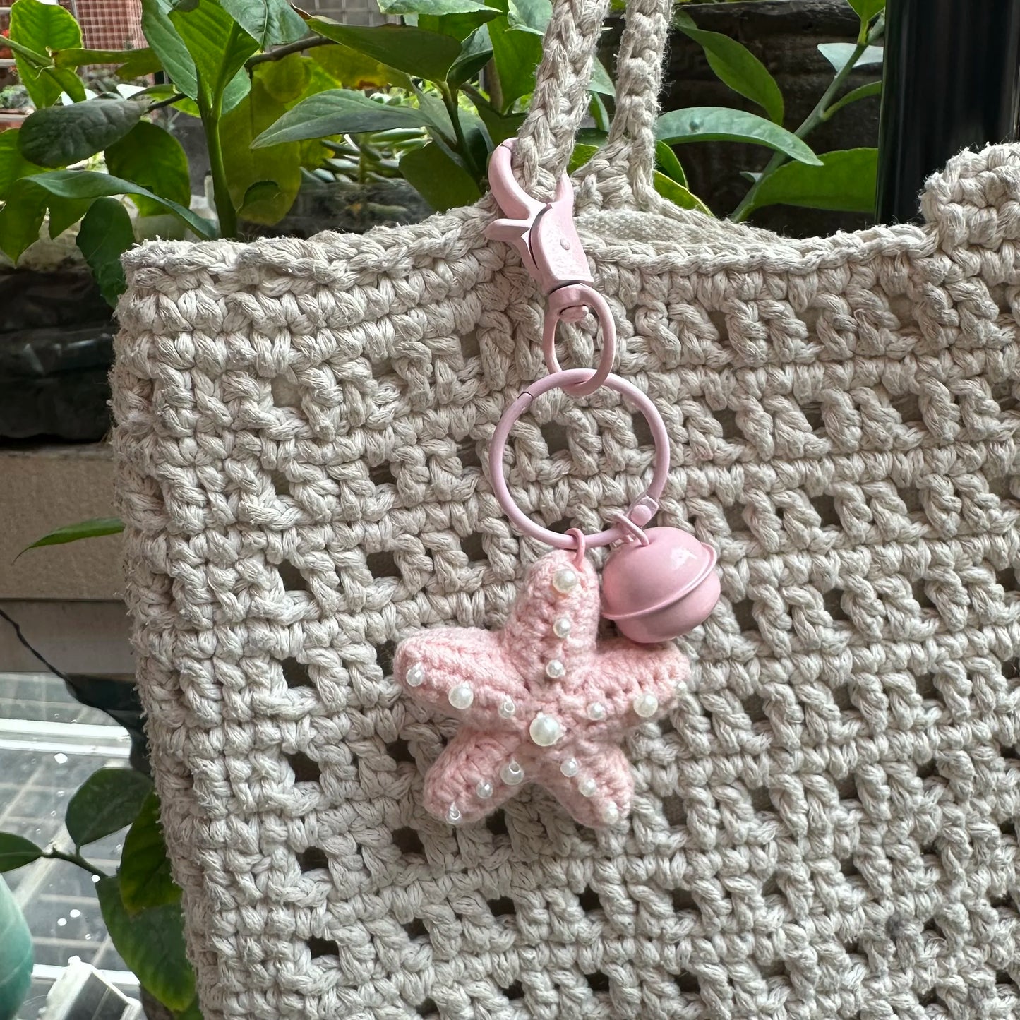 Handmade Ocean Pearl Seashell Keychain – Starfish Charm Pendant Gift for Women & Besties