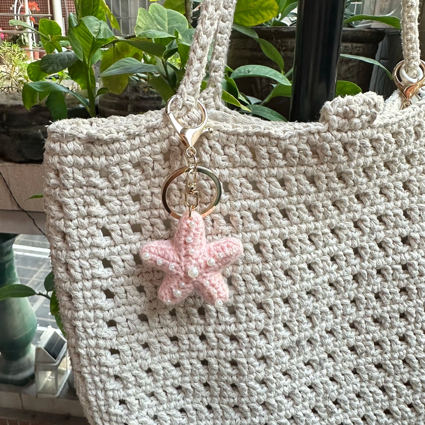 Handmade Ocean Pearl Seashell Keychain – Starfish Charm Pendant Gift for Women & Besties