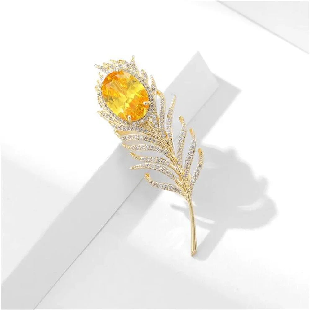 Luxury Crystal Peacock Feather Brooch – Elegant Pearl Rhinestone Lapel Pin for Women & Men, Office or Party Jewelry Gift