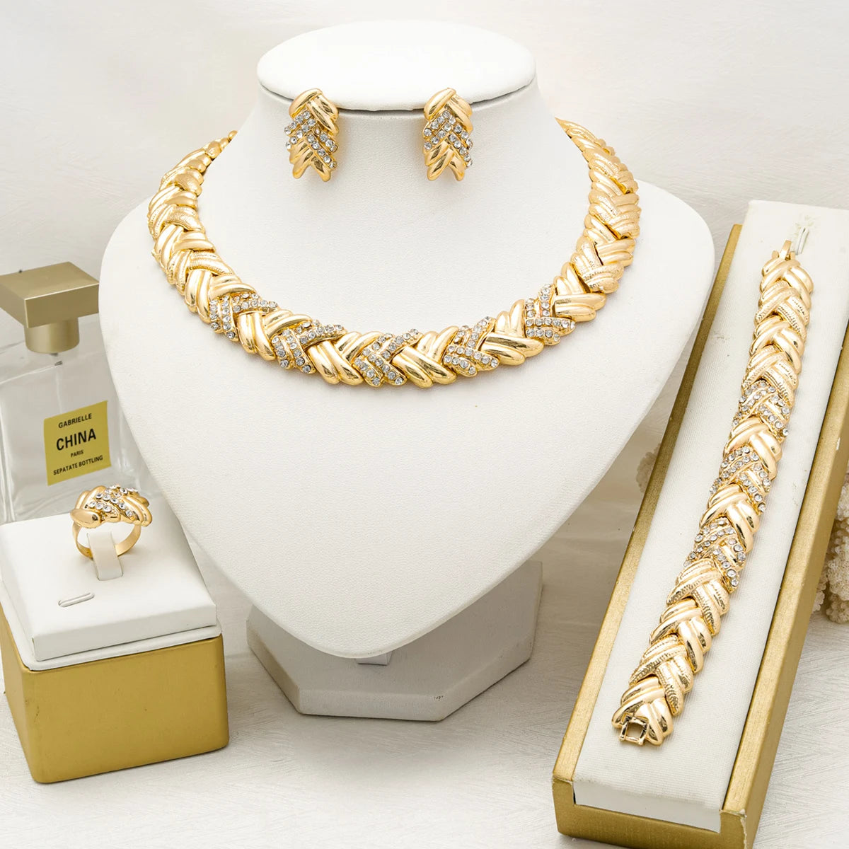 Dubai 18K Gold Plated Luxury Jewelry Set – Women’s Necklace, Earrings, Bracelet & Ring for Wedding and Party