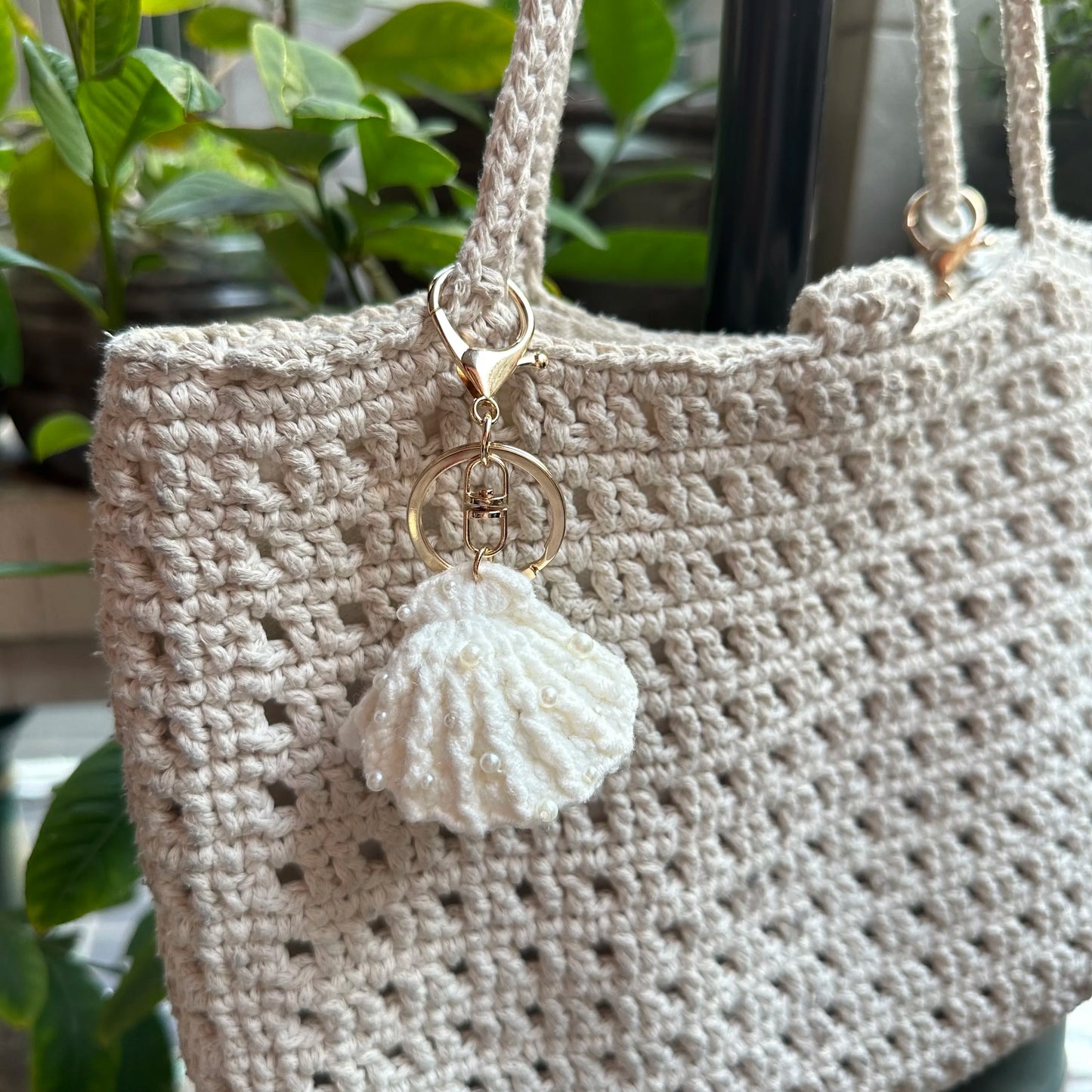 Handmade Ocean Pearl Seashell Keychain – Starfish Charm Pendant Gift for Women & Besties