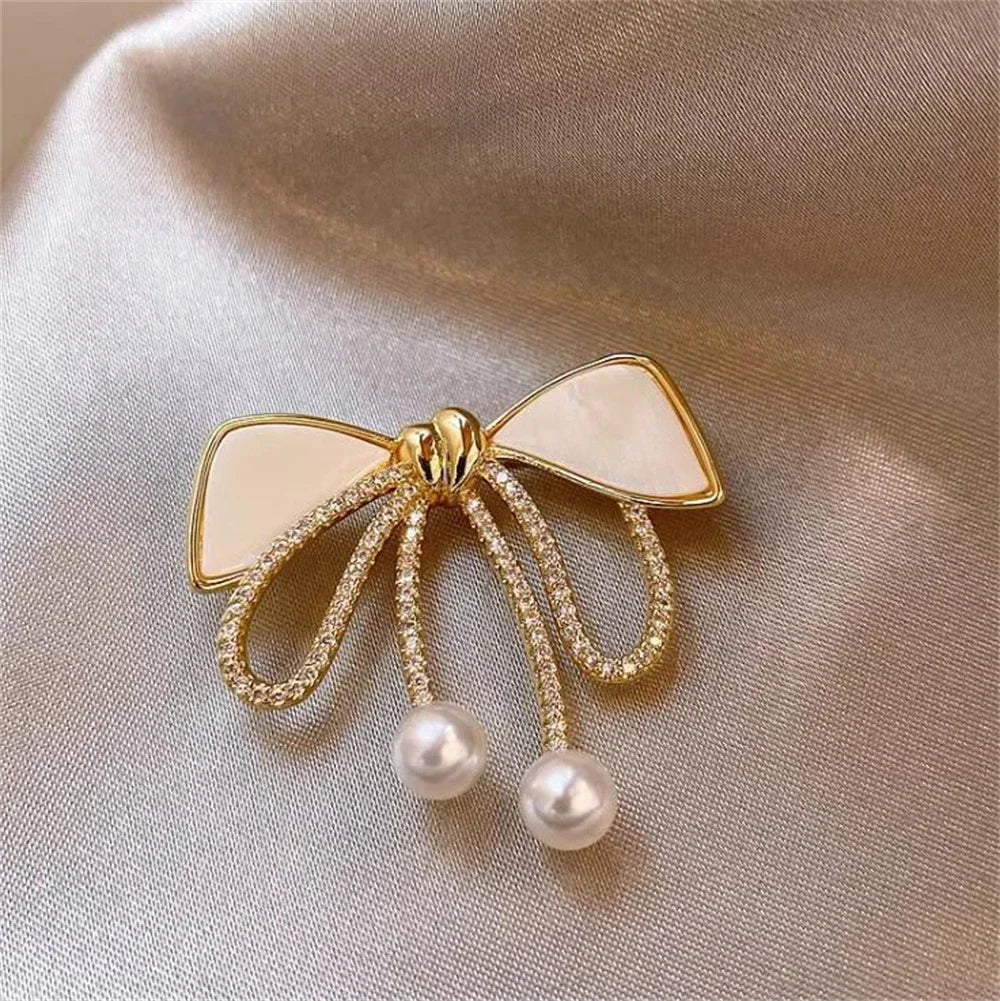 Luxury Crystal Peacock Feather Brooch – Elegant Pearl Rhinestone Lapel Pin for Women & Men, Office or Party Jewelry Gift
