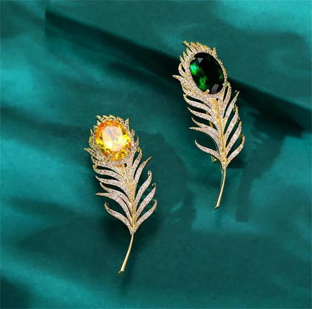 Luxury Crystal Peacock Feather Brooch – Elegant Pearl Rhinestone Lapel Pin for Women & Men, Office or Party Jewelry Gift