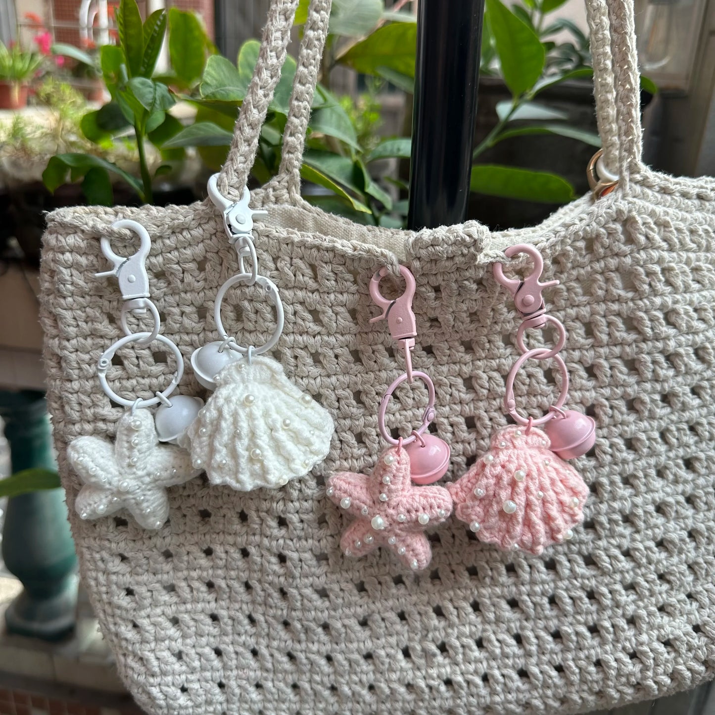 Handmade Ocean Pearl Seashell Keychain – Starfish Charm Pendant Gift for Women & Besties