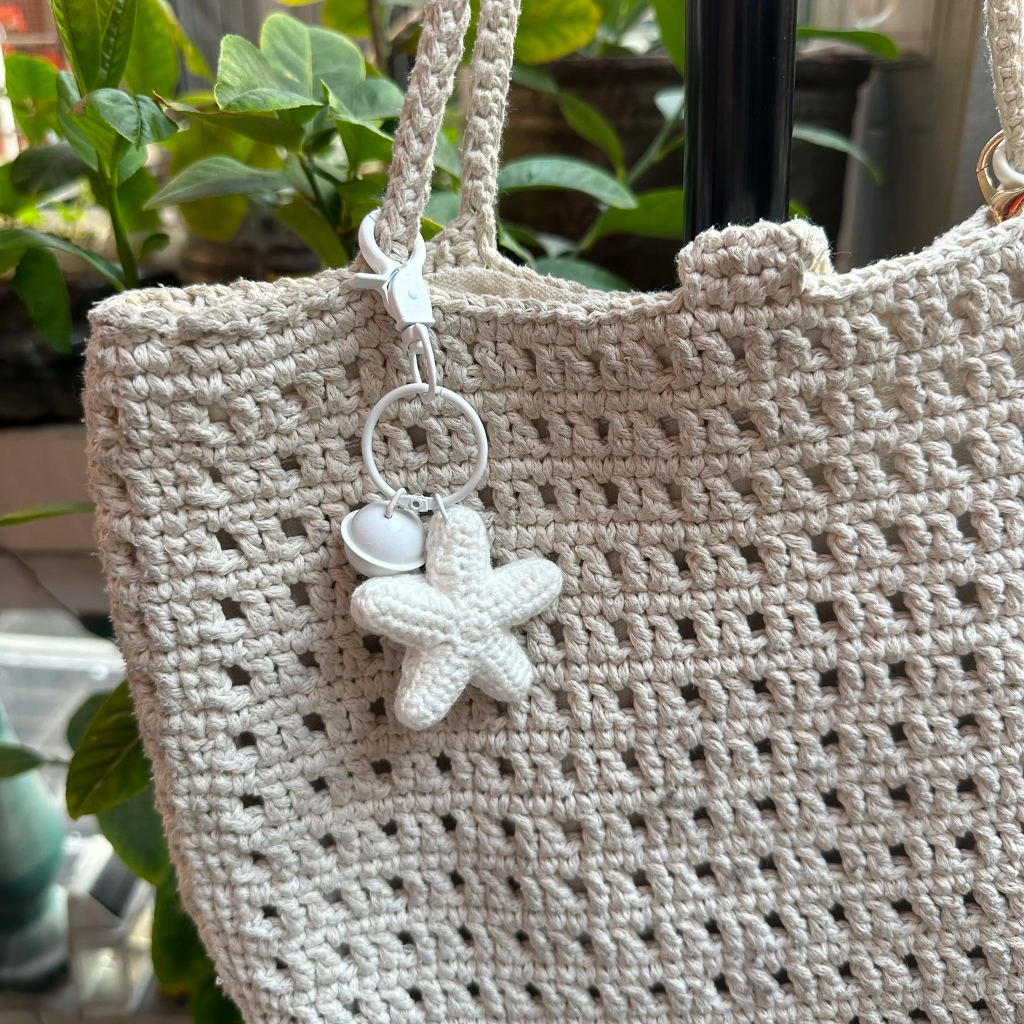 Handmade Ocean Pearl Seashell Keychain – Starfish Charm Pendant Gift for Women & Besties