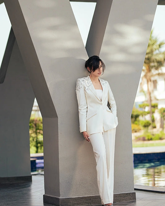 Women’s Elegant Formal Suit Set – Beaded Peaked Lapel Jacket & Pants 2-Piece Evening Outfit