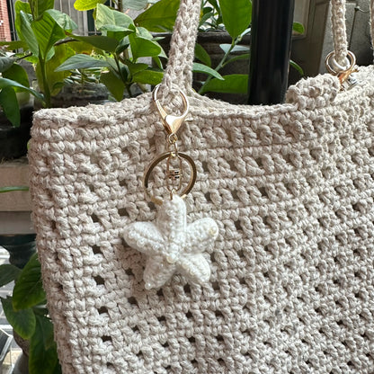 Handmade Ocean Pearl Seashell Keychain – Starfish Charm Pendant Gift for Women & Besties