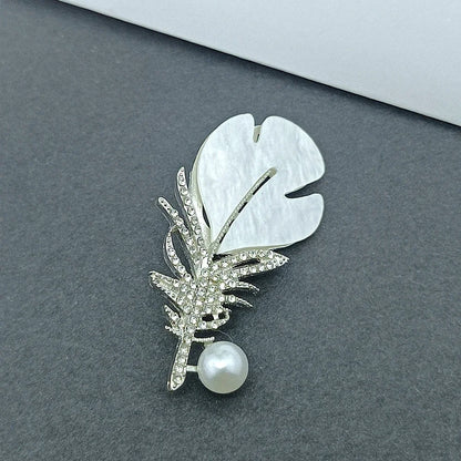 Luxury Crystal Peacock Feather Brooch – Elegant Pearl Rhinestone Lapel Pin for Women & Men, Office or Party Jewelry Gift