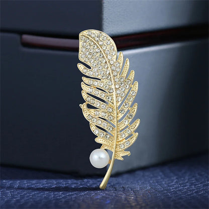 Luxury Crystal Peacock Feather Brooch – Elegant Pearl Rhinestone Lapel Pin for Women & Men, Office or Party Jewelry Gift