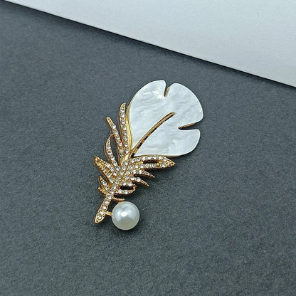 Luxury Crystal Peacock Feather Brooch – Elegant Pearl Rhinestone Lapel Pin for Women & Men, Office or Party Jewelry Gift